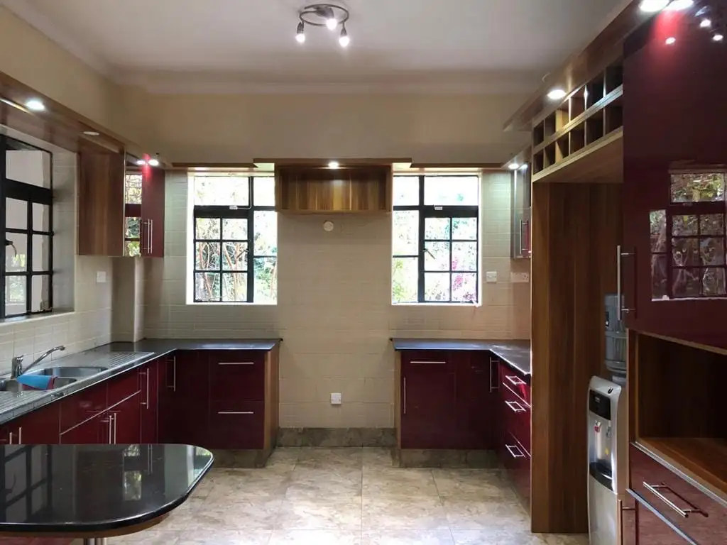 4 bedroom all ensuite townhouse with SQ to let in Kitisuru Image