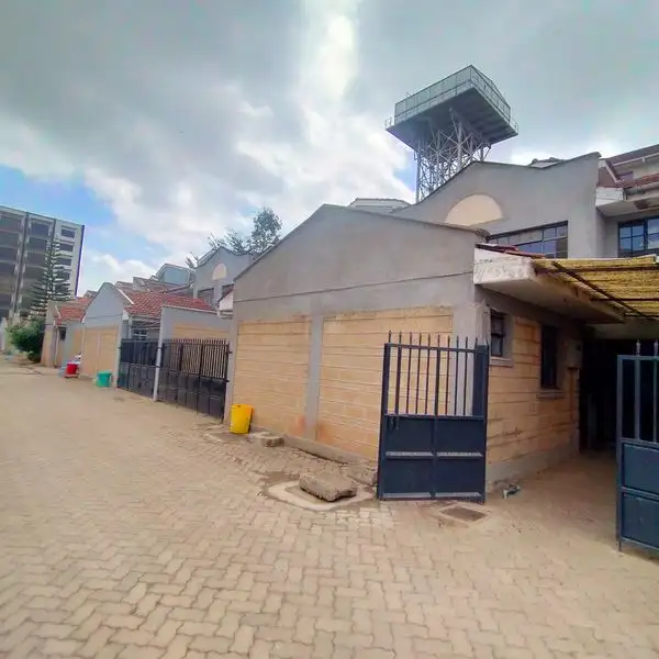 3 bedroom maisonette plus sq for sale in Syokimau. Image