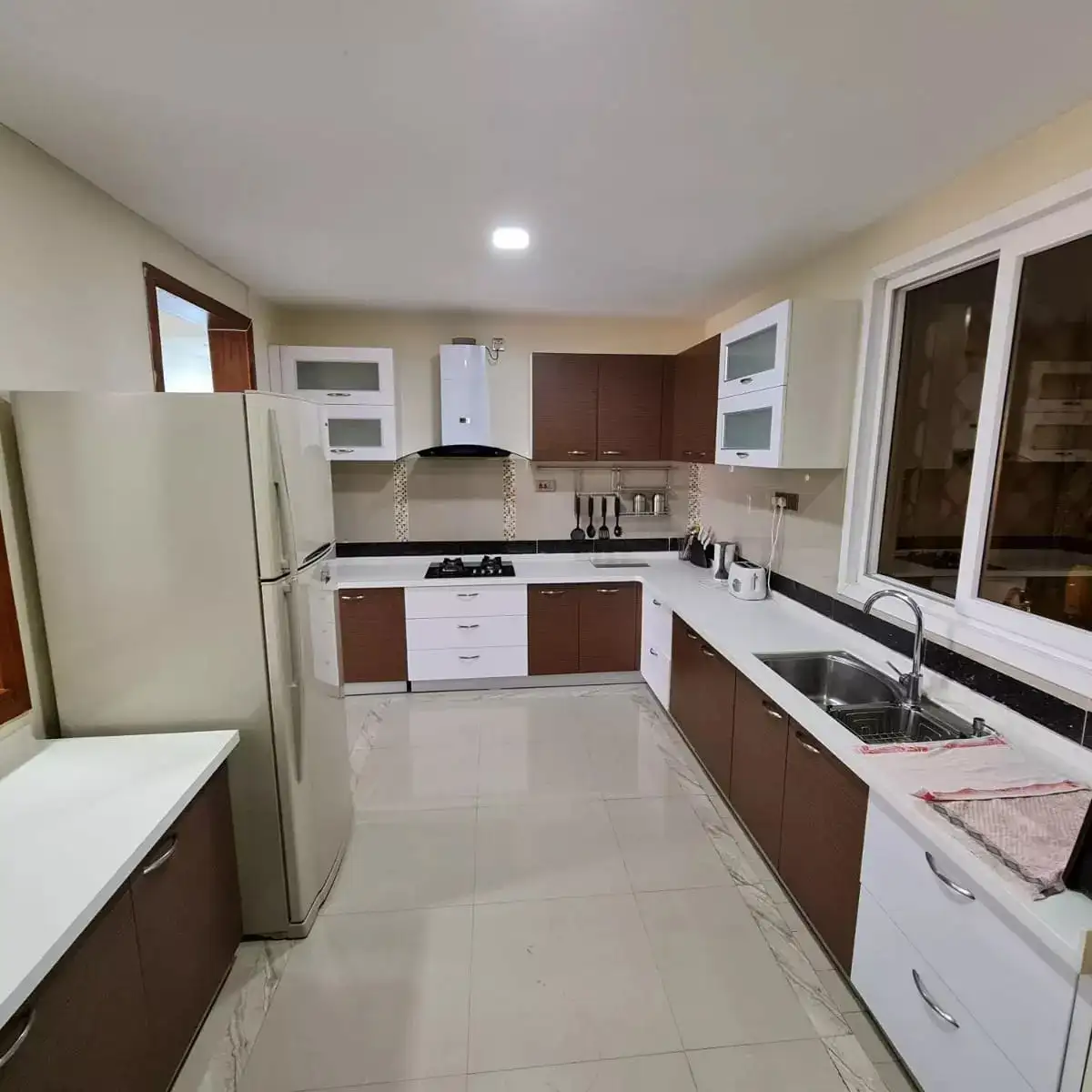 Modern 2 bedroom Furnished apartment plus dsq for Rent in Kilimani. Image