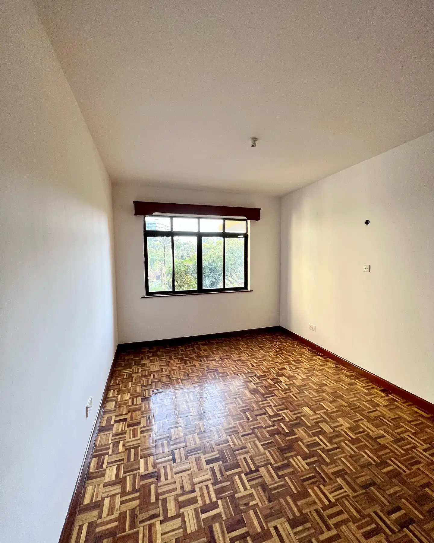 Spacious 3 bedroom apartment for rent near Westgate Image