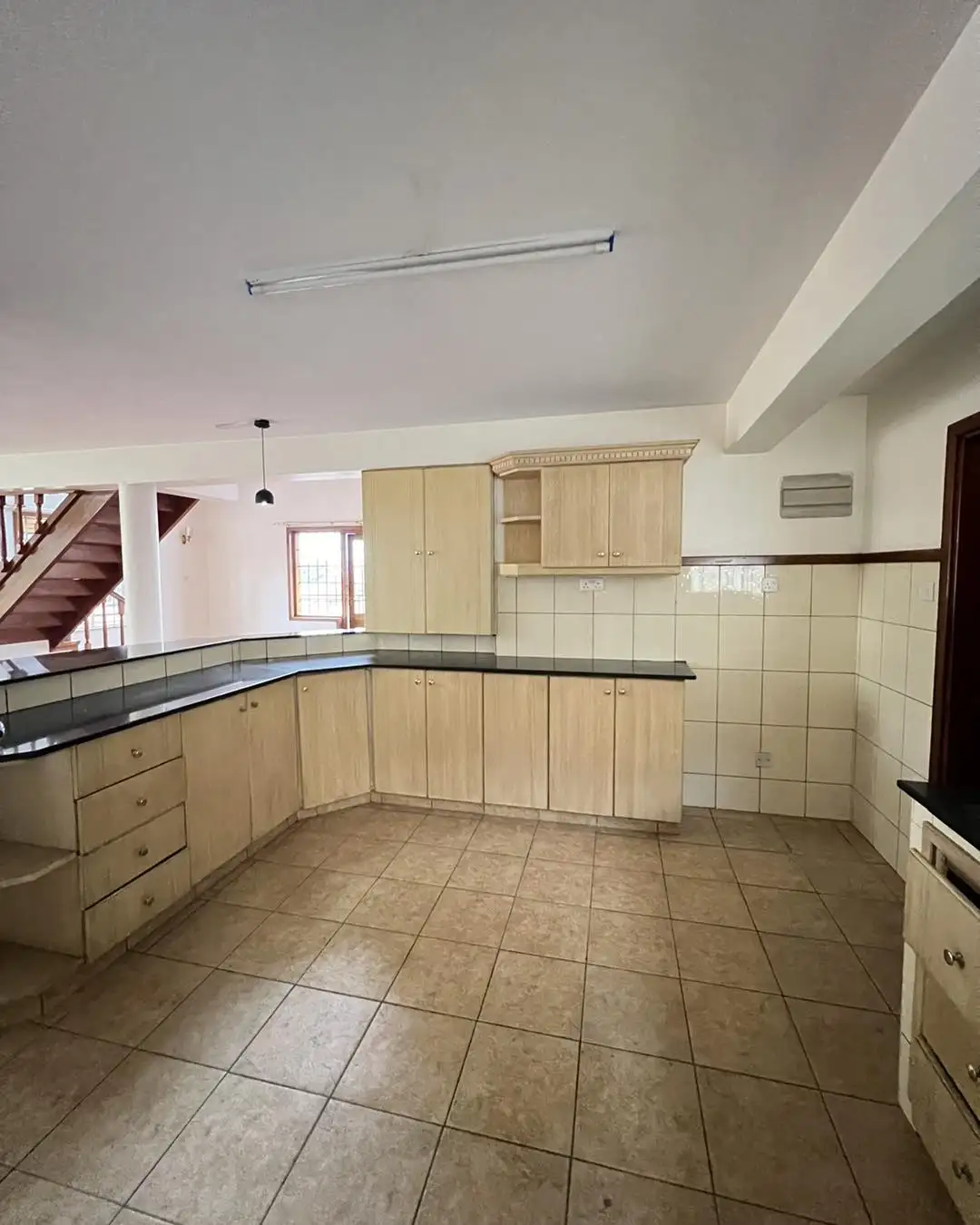 Spacious modern 5 bedroom DUPLEX APARTMENT to let in KILELESHWA Image