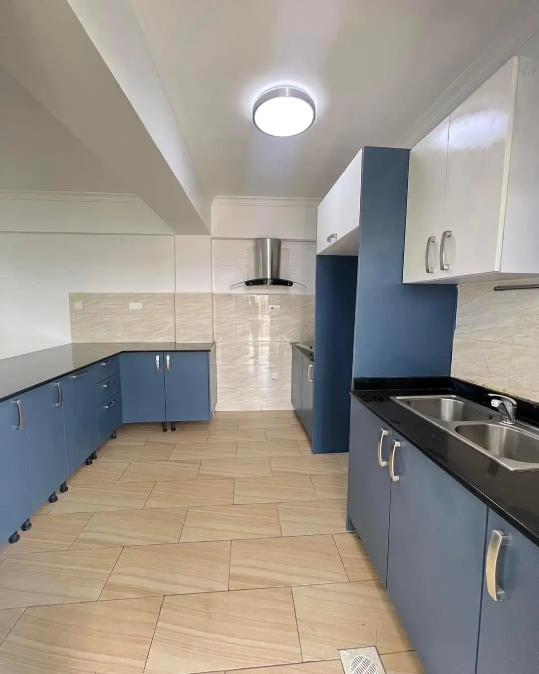 Spacious 3 bedroom apartmen to let along Naivasha road. Image