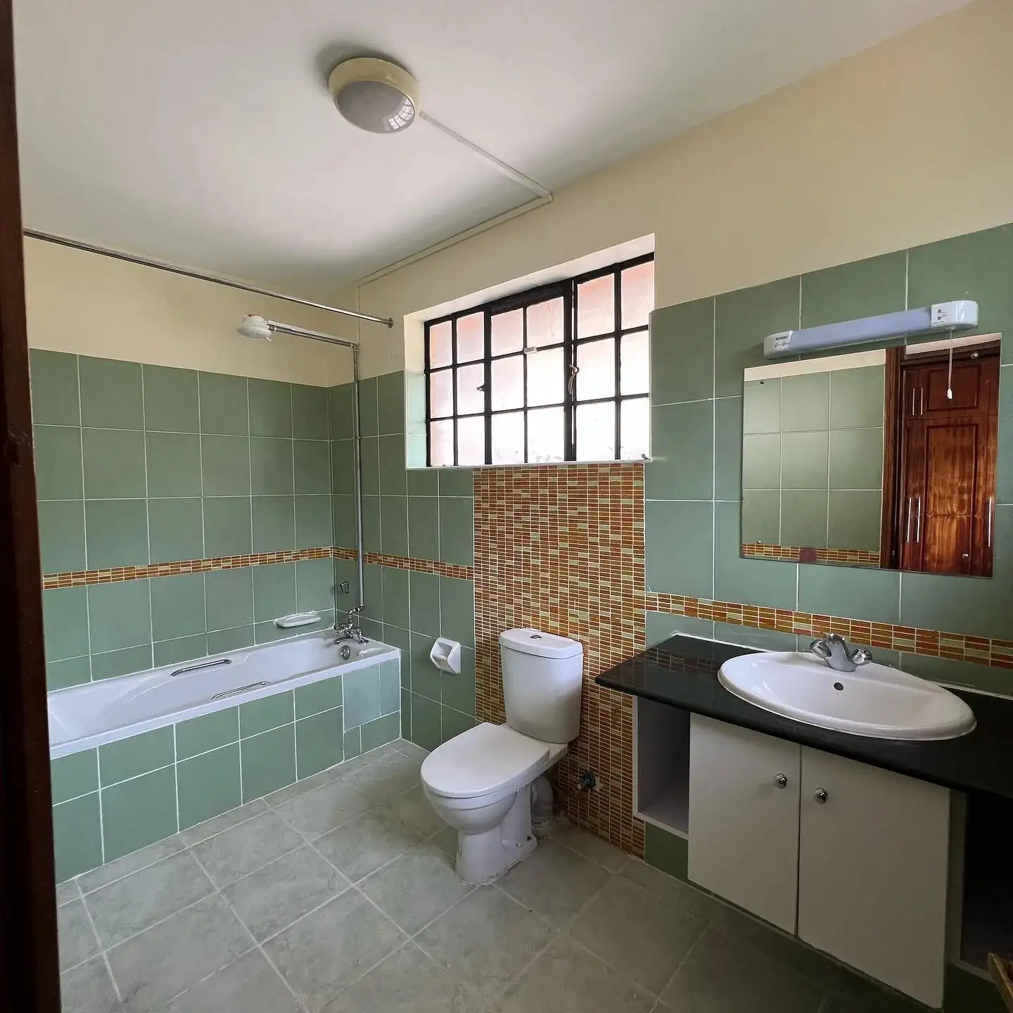 5 bedroom townhouse for sale or to let in Lavington Image