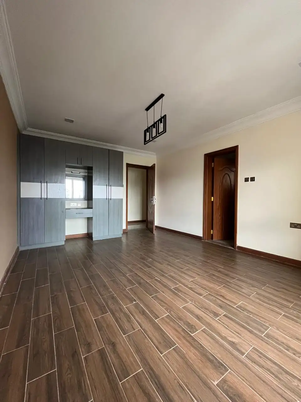 Modern 3 Bedroom Apartment Plus DSQ to Let in Kilimani Image