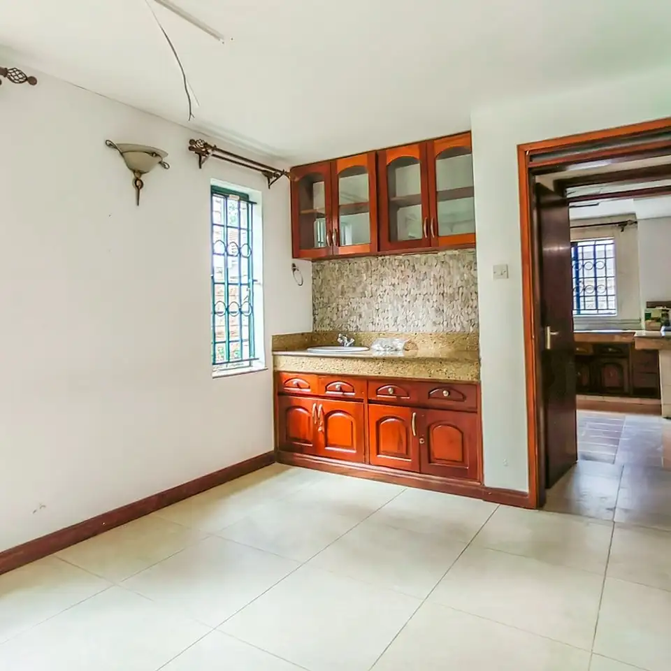 4 bedroom townhouse to let or for sale in Lavington Image