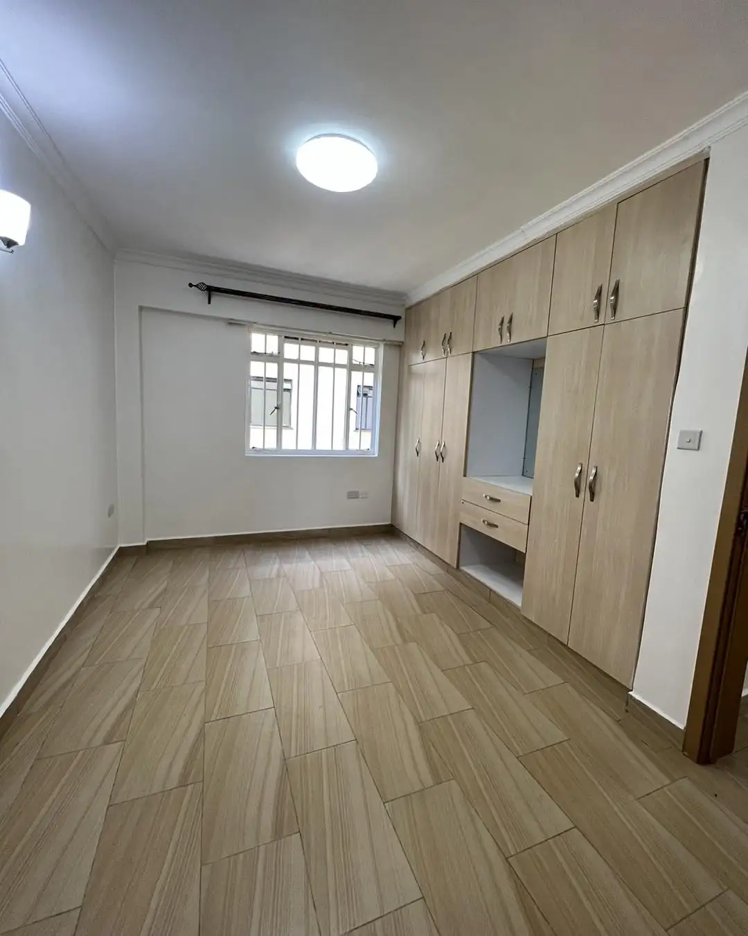 Spacious modern 3 bedroom apartment to let in naivasha road  Image