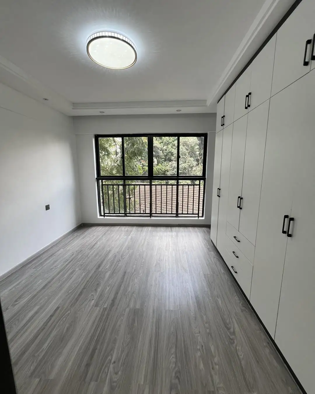 Spacious modern studio apartment to let in KILELESHWA Image