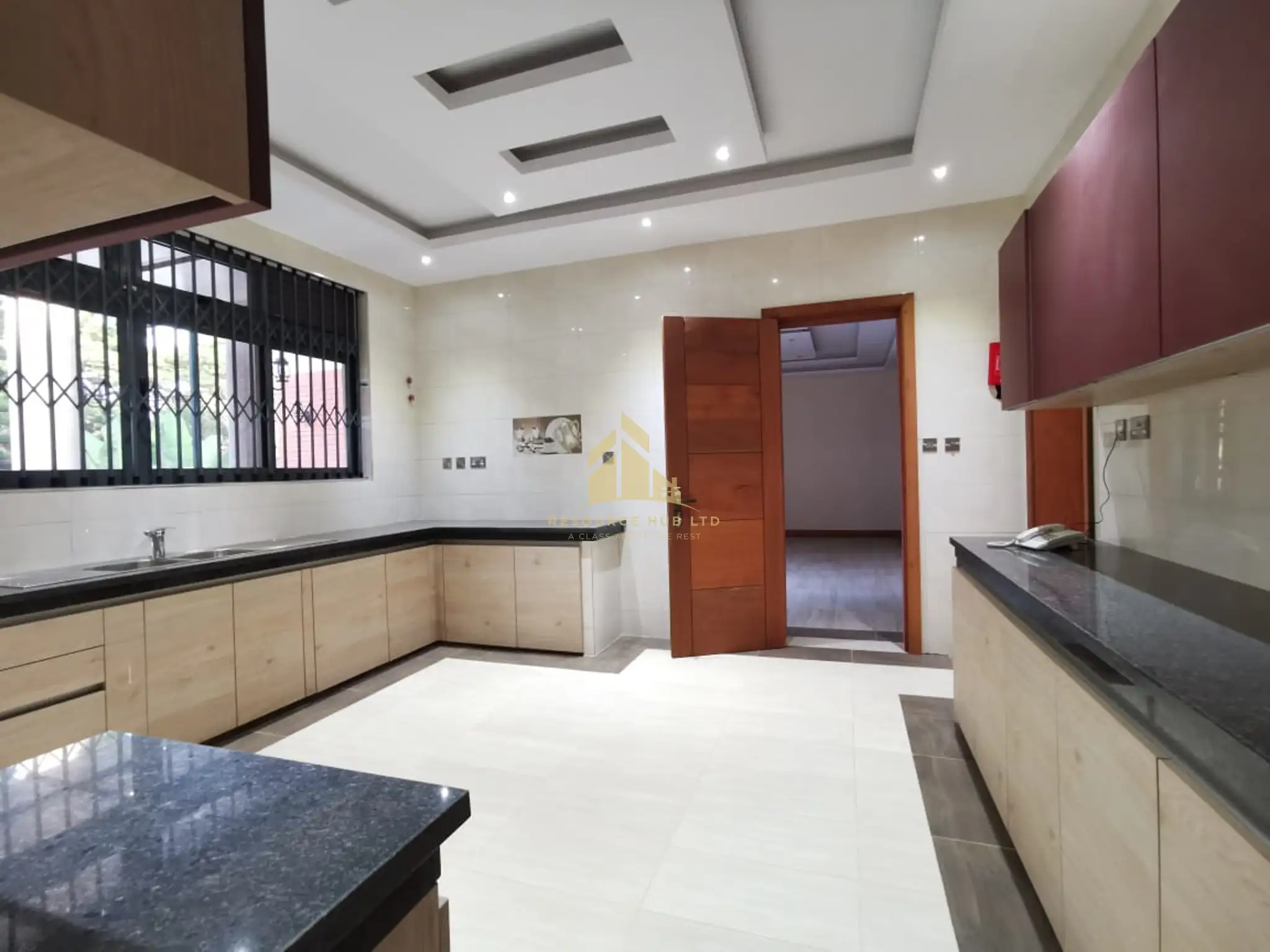 Ultra Modern 5 Bedroom Maisonette Plus DSQ For Rent in Redhill Image