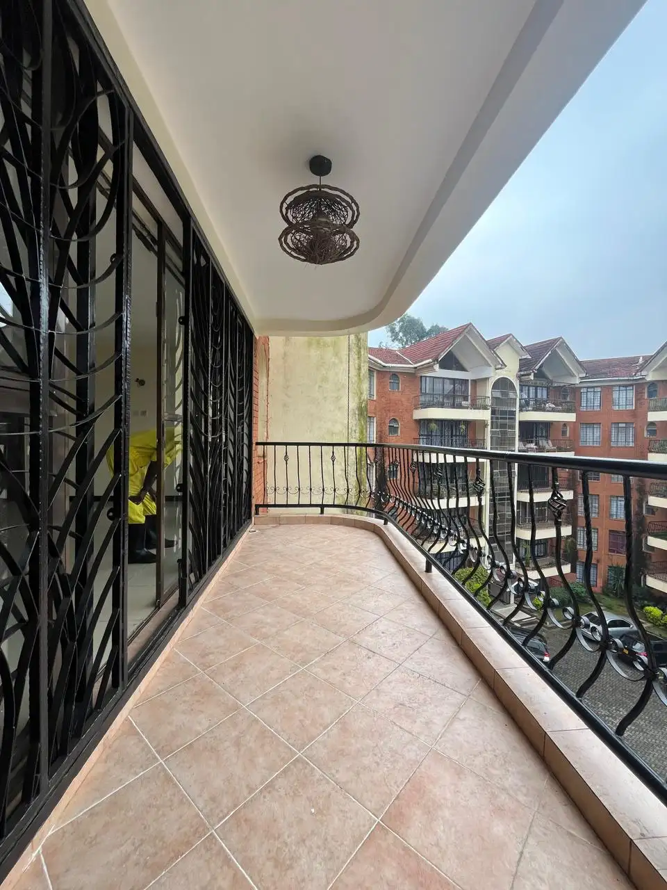 5 bedroom maisonette plus dsq to let in Lavington Image