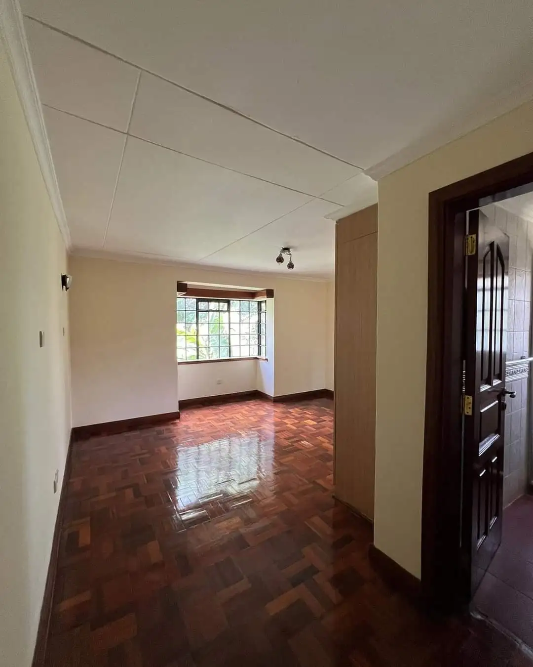 5 bedroom townhouse plus dsq to let in Runda Image