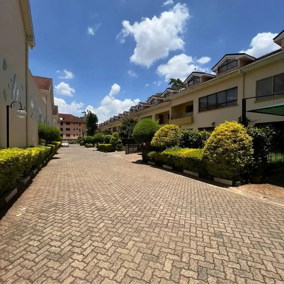 5 bedroom townhouse to let or for sale in Lavington Image