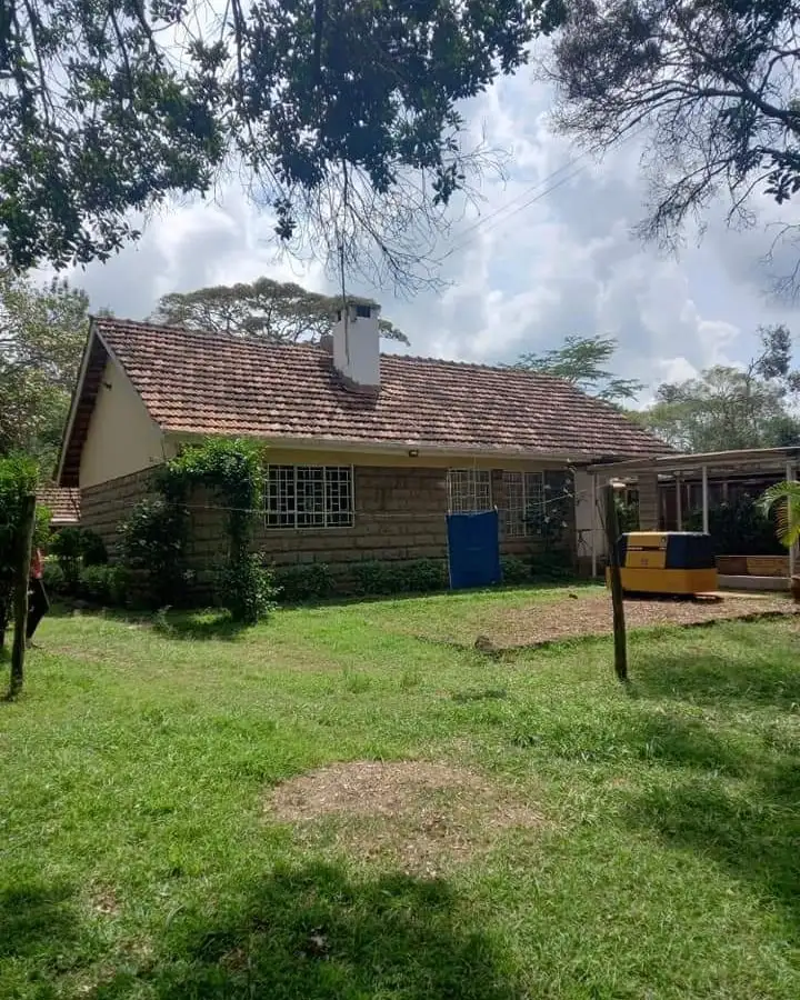 Commercial space to let Karen with a 3 bedroom bungalow. Image