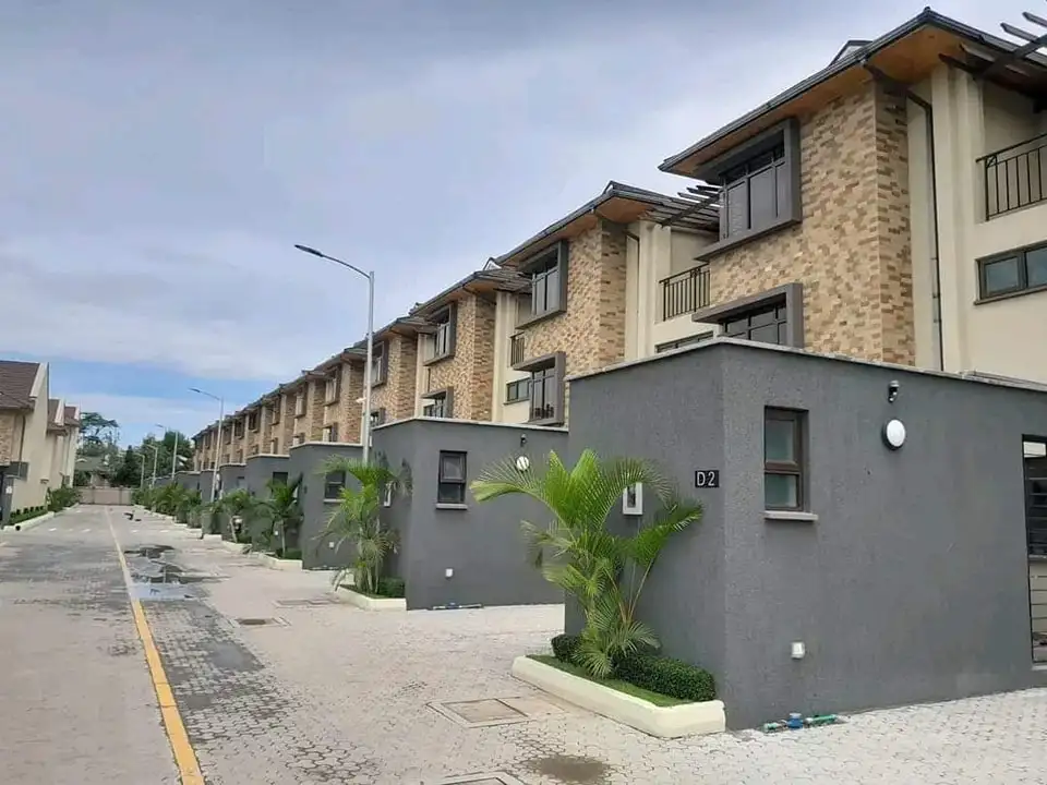 Classy 4 bedroom maisonette plus sq to let  syokimau Image