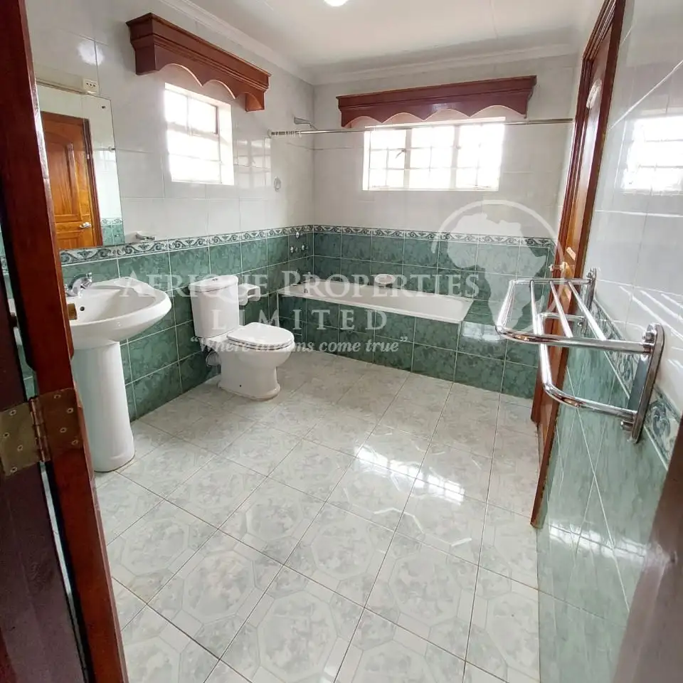 5 bedroom maisonette to let in Runda Image