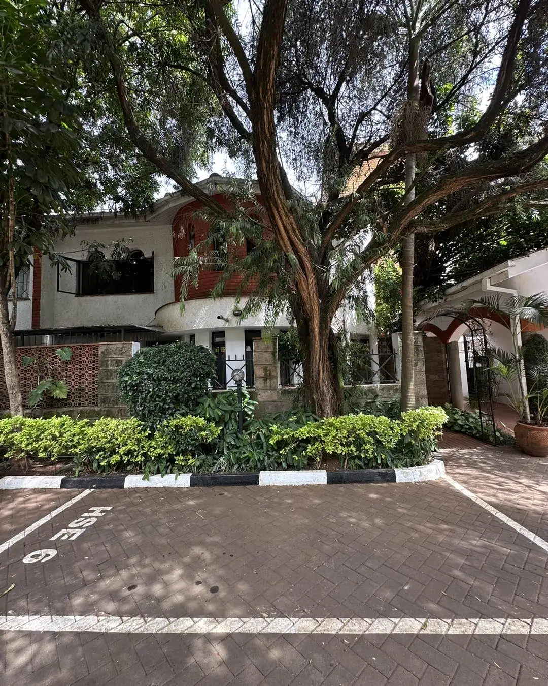 4 bedroom townhouse to let in Riverside Image