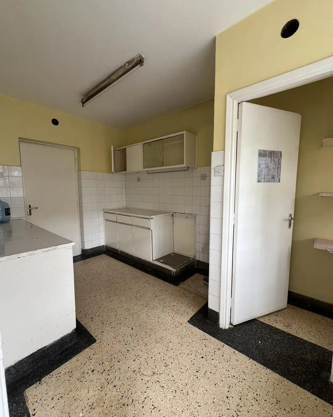 Spacious 2 bedroom apartment to let in Kilimani Image