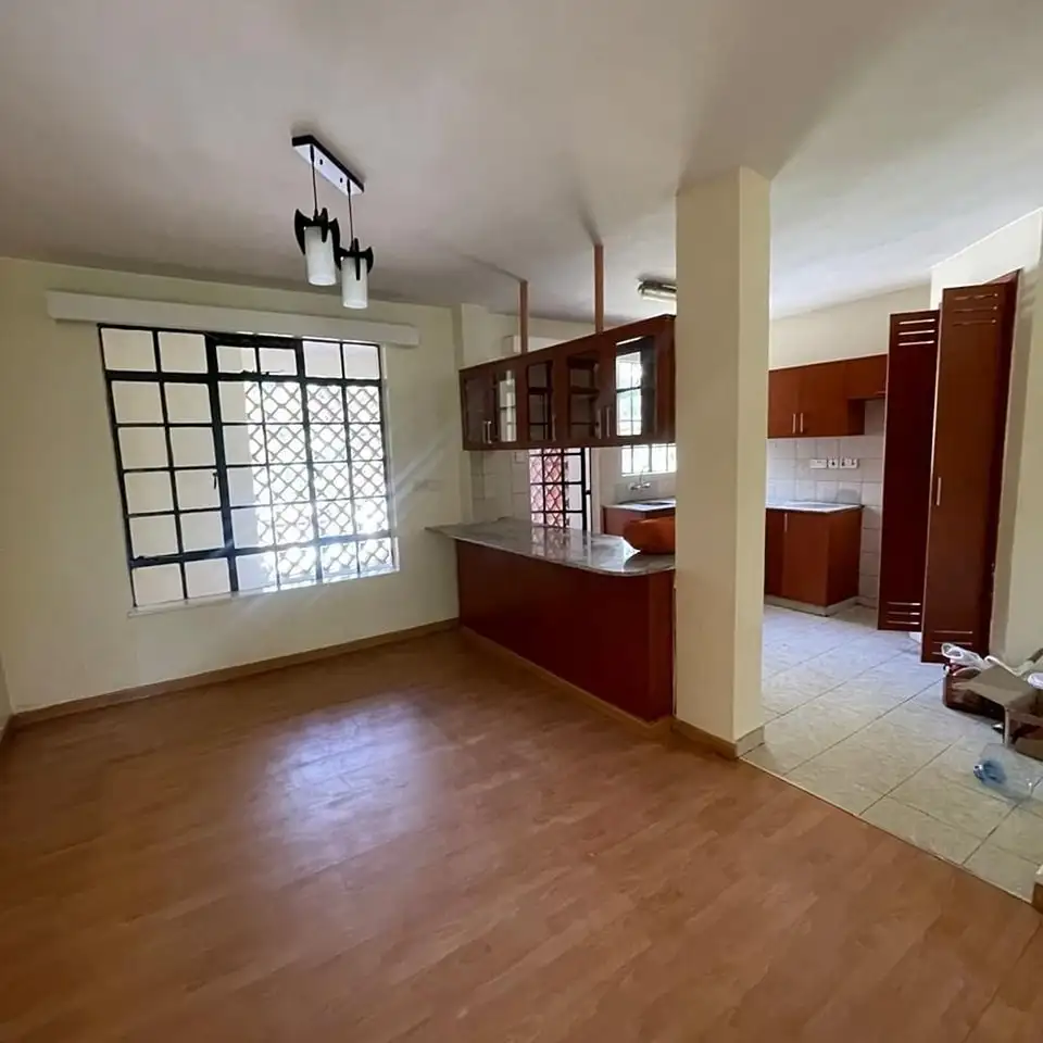 spacious 3 bedroom apartment plus sq to let in Lavington Image