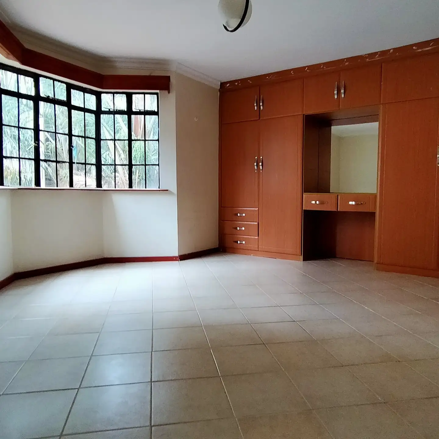 spacious 3 bedrooom apartment to let in Langata Image