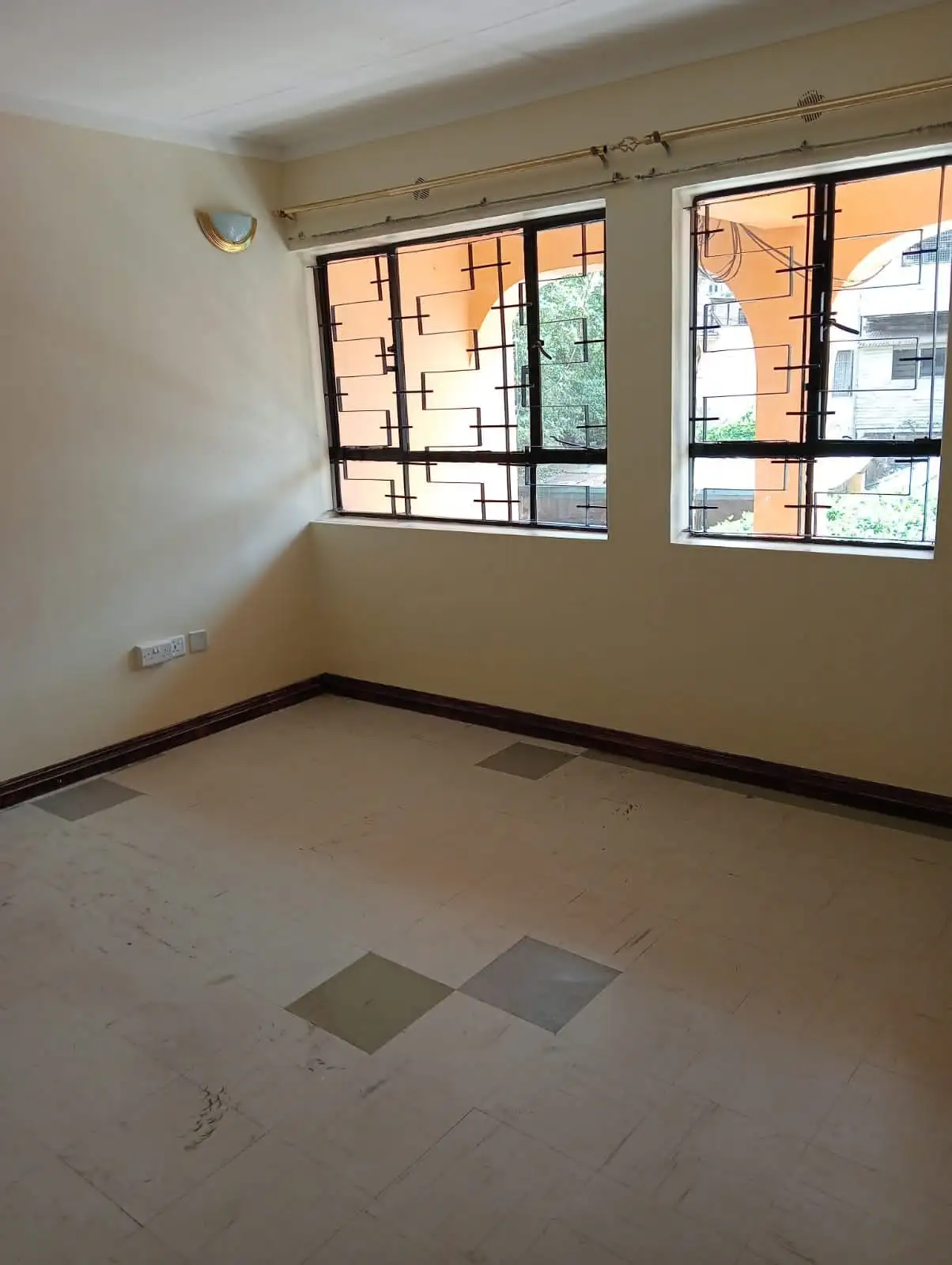 5 bedroom maisonette to let in Parklands. Image