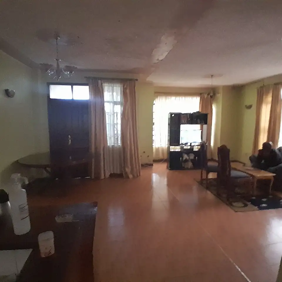 Very huge 5 bedroom maisonette plus sq  to let in Langata Image