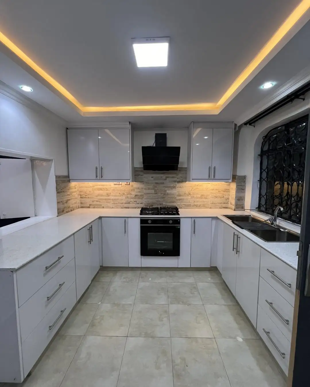 Spacious modern 4 bedroom townhouse plus DSQ to let in Lavington Image