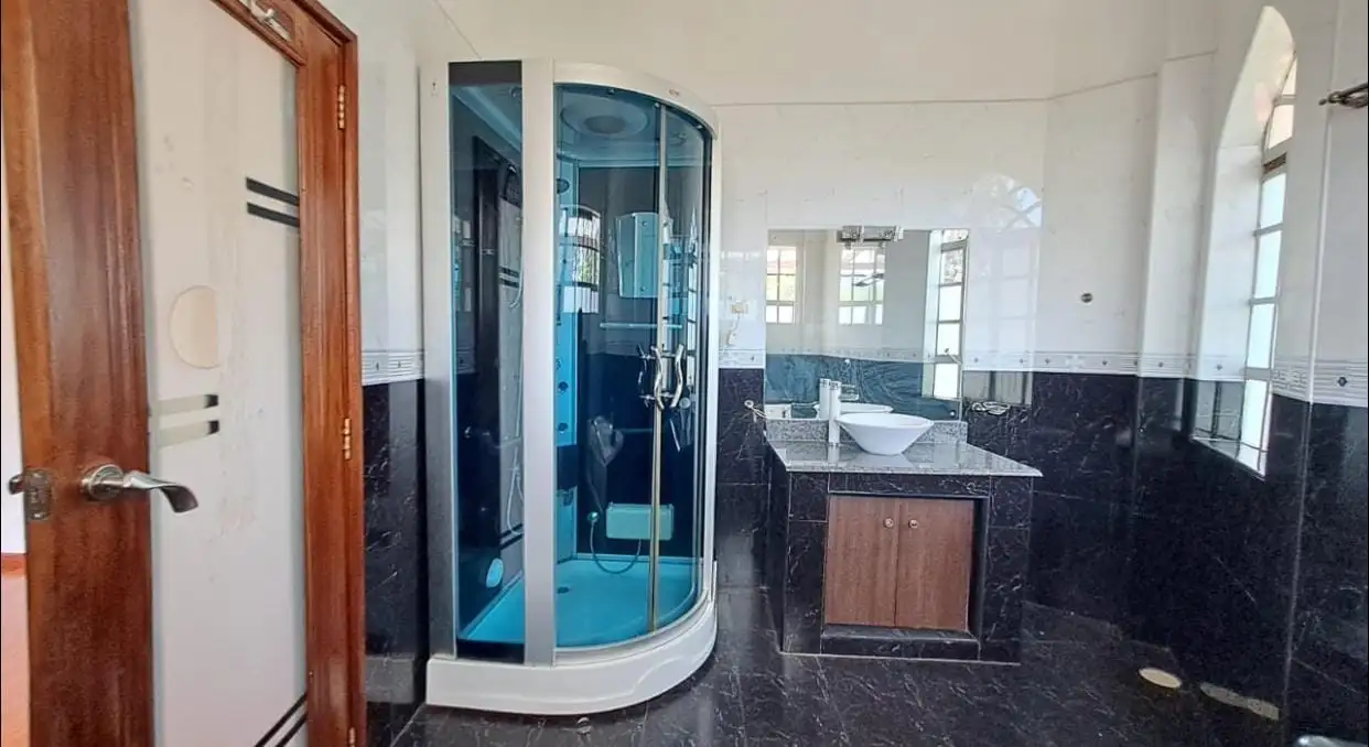 6 bedroom maisonette for rent in Nyari Central Image