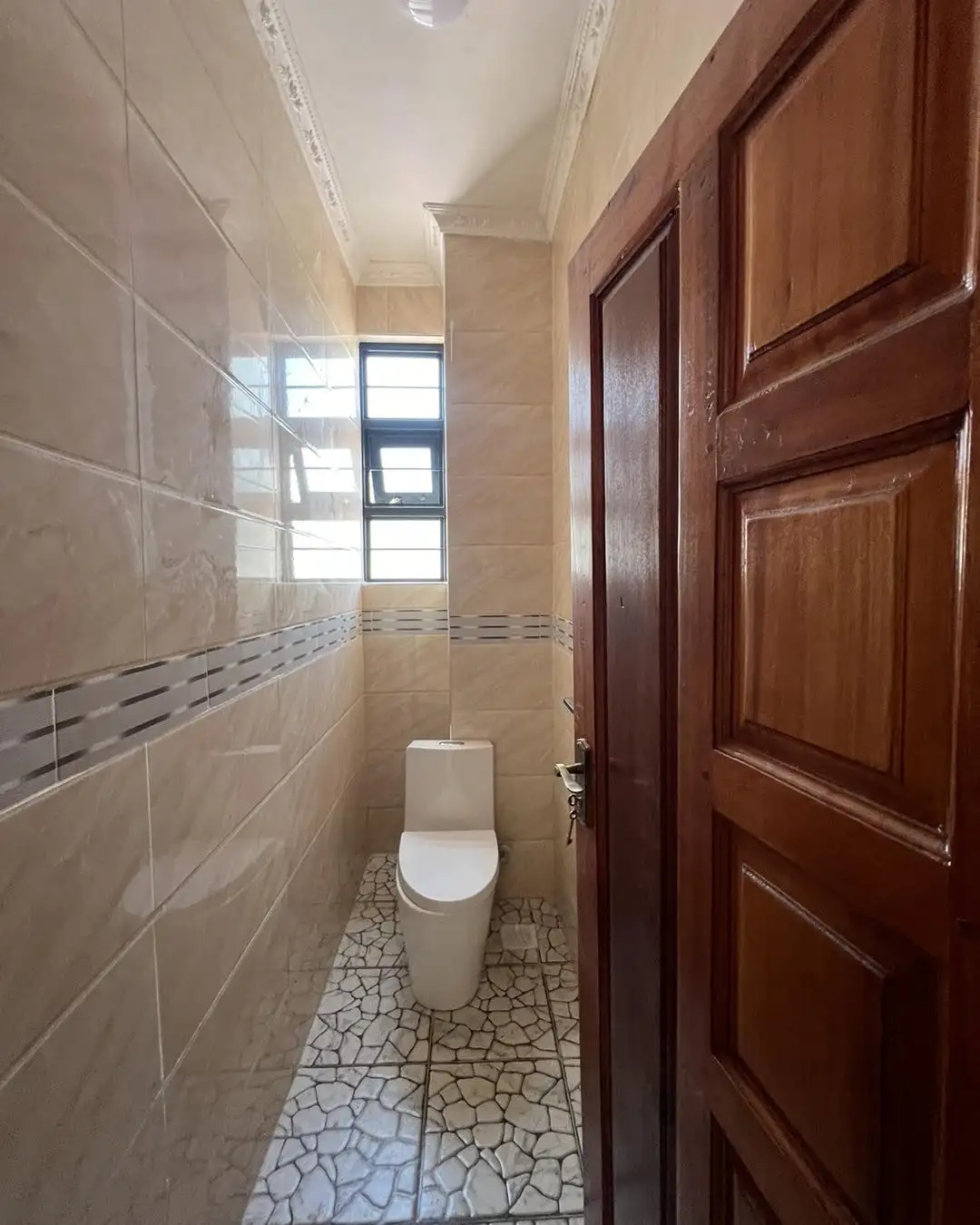 5 bedroom maiosnette plus DSQ to let in Karen Image