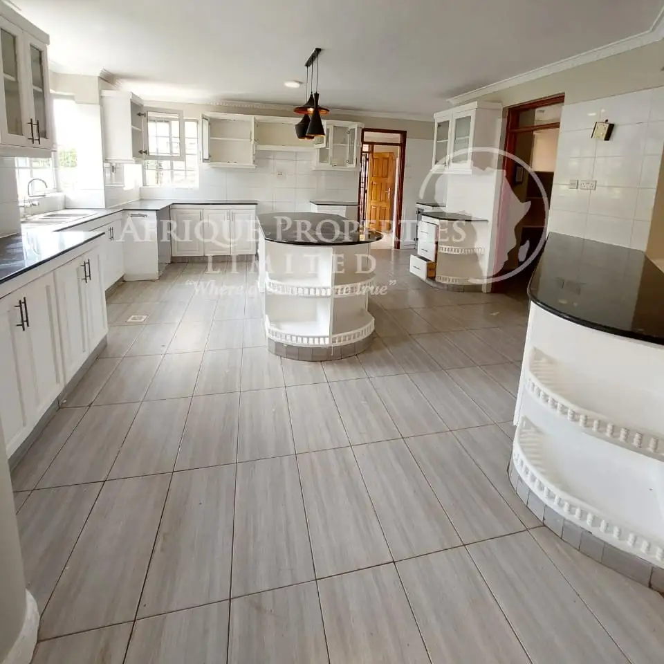 5 bedroom maisonette to let in Runda Image