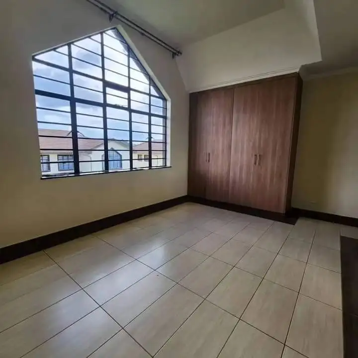 4 bedroom maisonette plus sq for sale kiambu Rd  Image