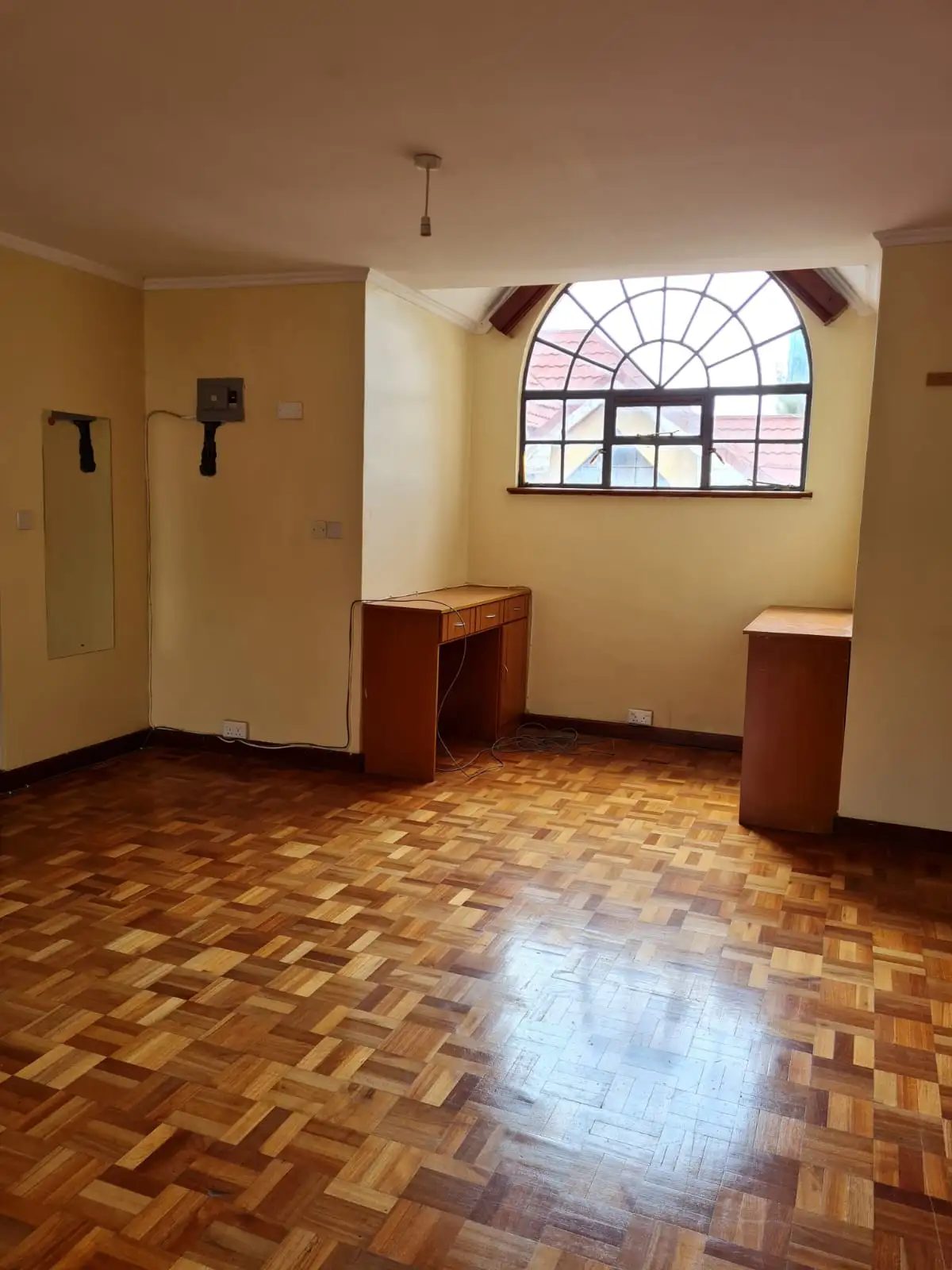 5 bedroom maisonette plus dsq to let in Lavington Image