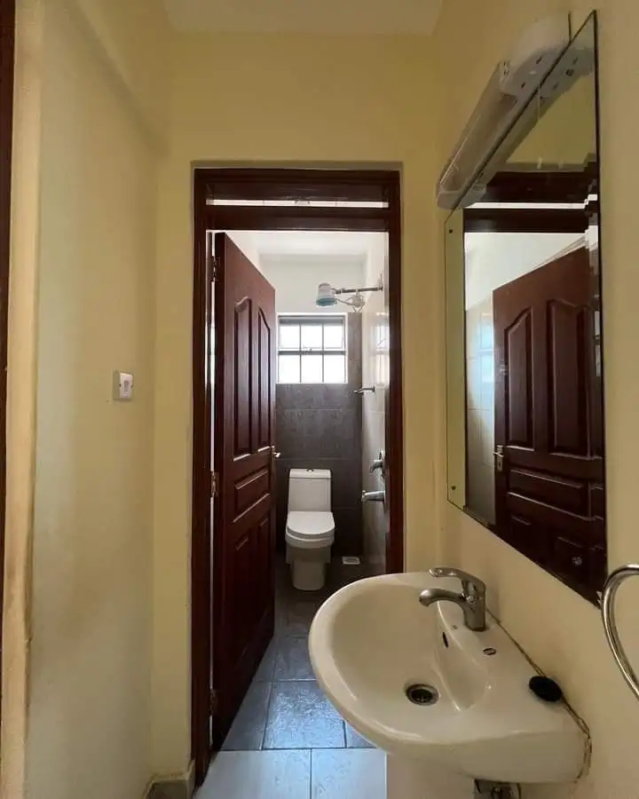  spacious 1 bedroom apartment to let in Ngong rd Image