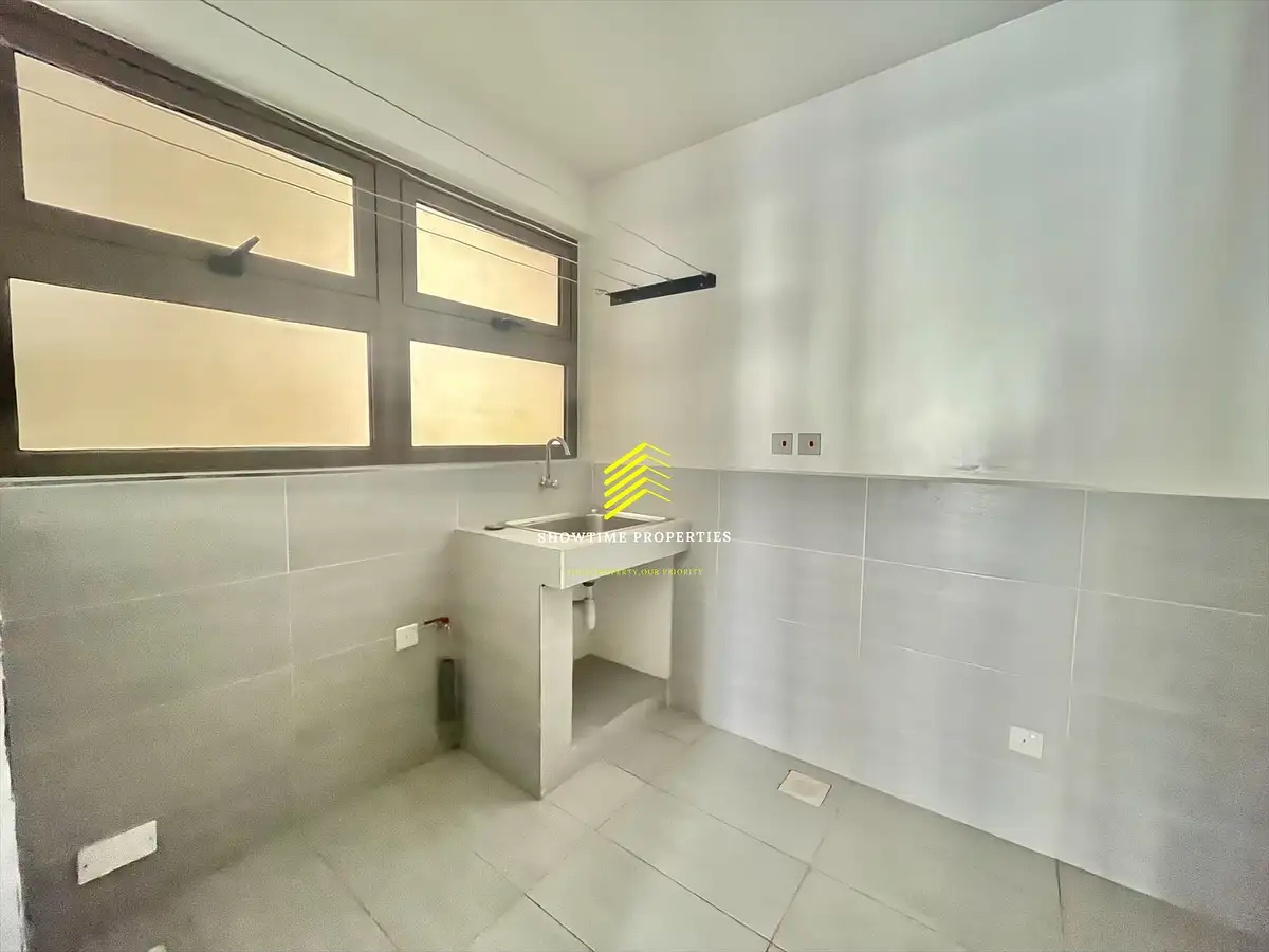 Modern 2 bedroom apartment All en-suite + Dsq to let in Lavington Image