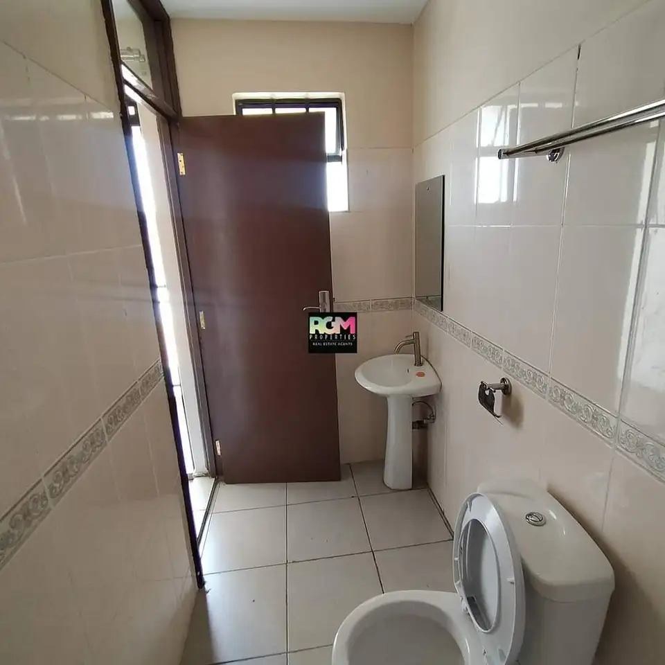 Spacious 1 bedroom apartment to let South B Image