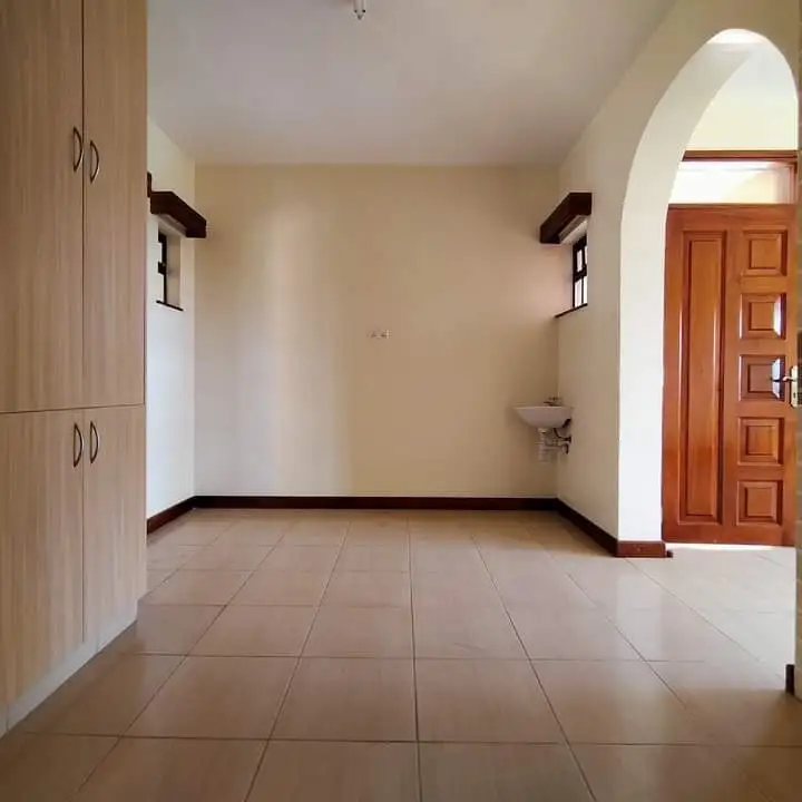 lovely  3 bedroom apartment plus sq to let in langata Image