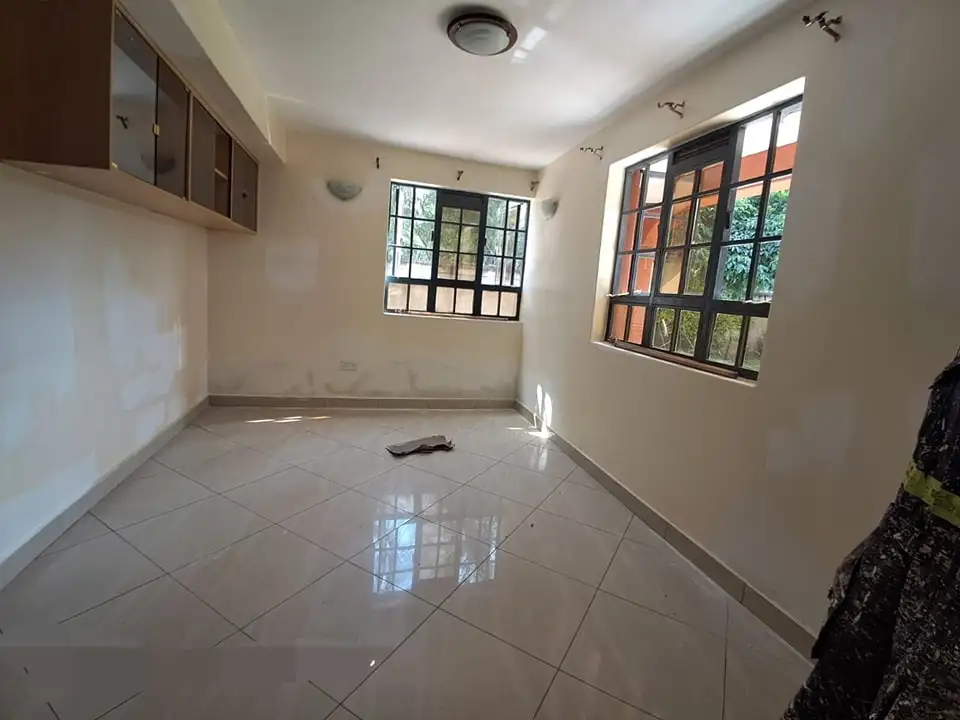 Humongous 4 bedroom maisonette plus sq to let  Syokimau Image