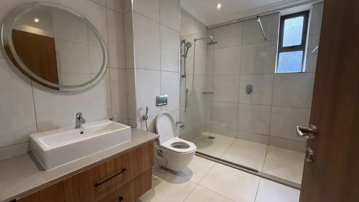 2 Bedroom Apartment ensuite to Let off Rhapta Road Image