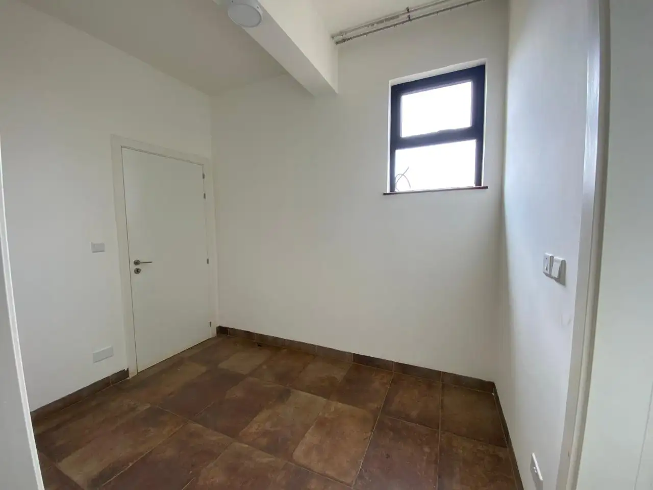 Luxurious 3 Bedroom Duplex Apartment with Ensuite Apartment to Let in Riverside. Image