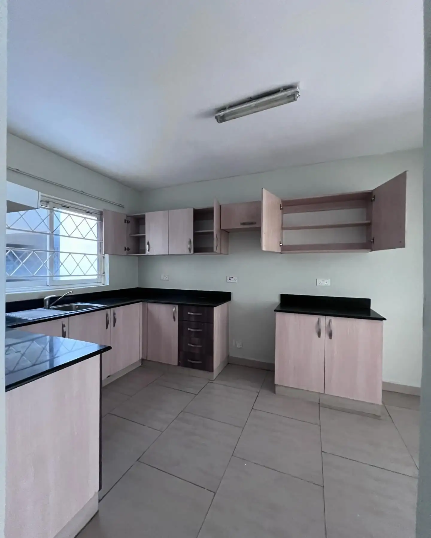 Executive two bedroom  apartment to  let in kilimani Image