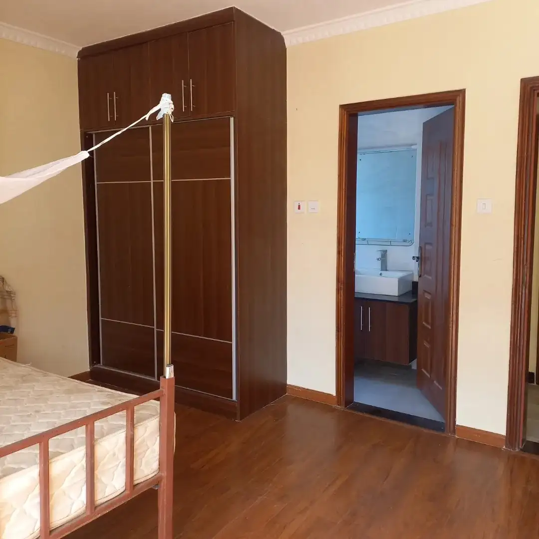 5 bedroom maisonette to for sale in Lavington  Image