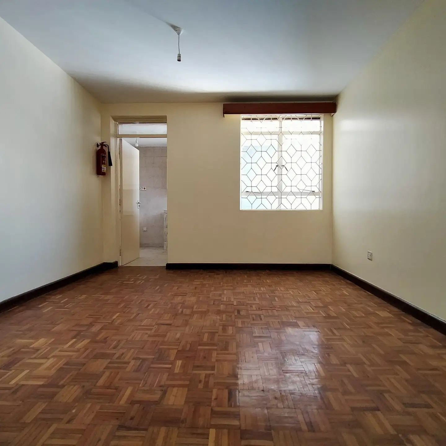 Spacious 3 bedroom apartment with sq to let Imara Daima. Image