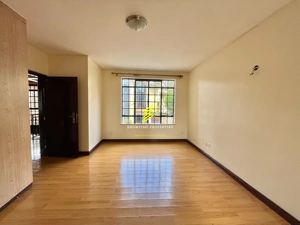 Spacious 4 bedroom maisonette for sale or rent in Lavington Image