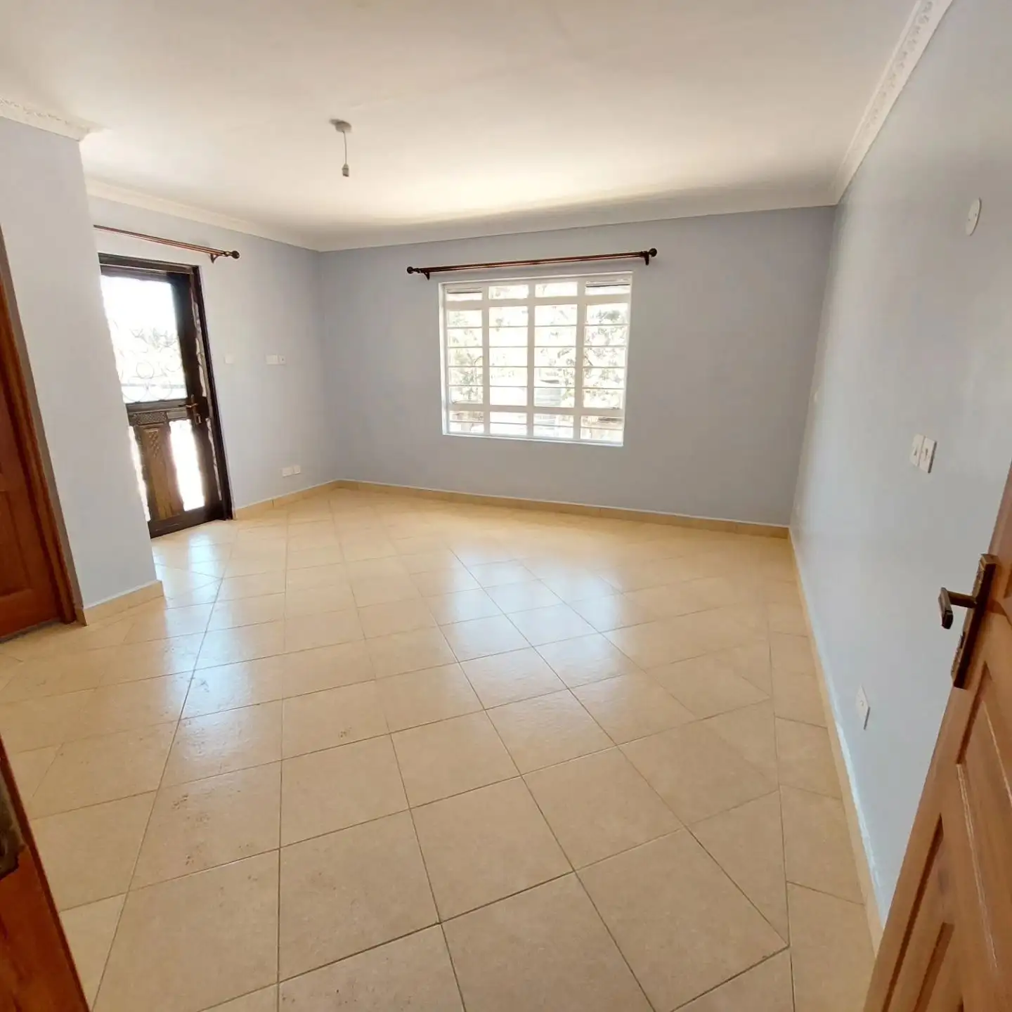 Newly built 4 bedroom Townhouse to let in Membly park estate. Image