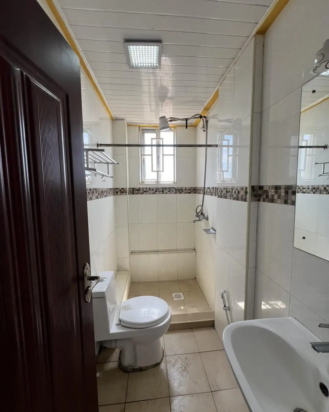 Spacious modern 1 bedroom apartment to let in kilimani Image