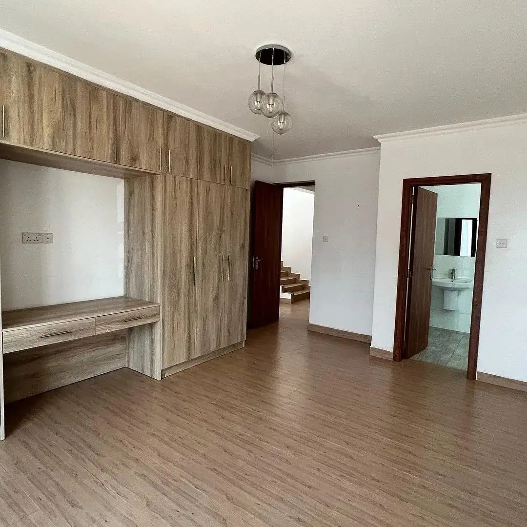 4 bedroom maisonette for sale in Eastern Bypass Image