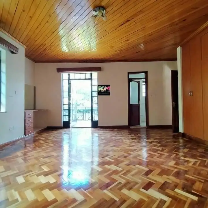 Lovely and gigantic 4 bedroom town house with 2 sqs for sale in Karen Image