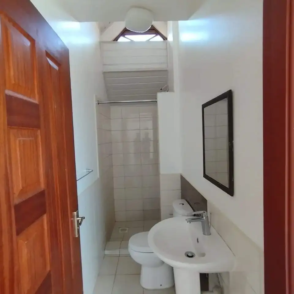 crazy good 2 bedroom penthouse to let in Off ngong Rd on naivasha road Image