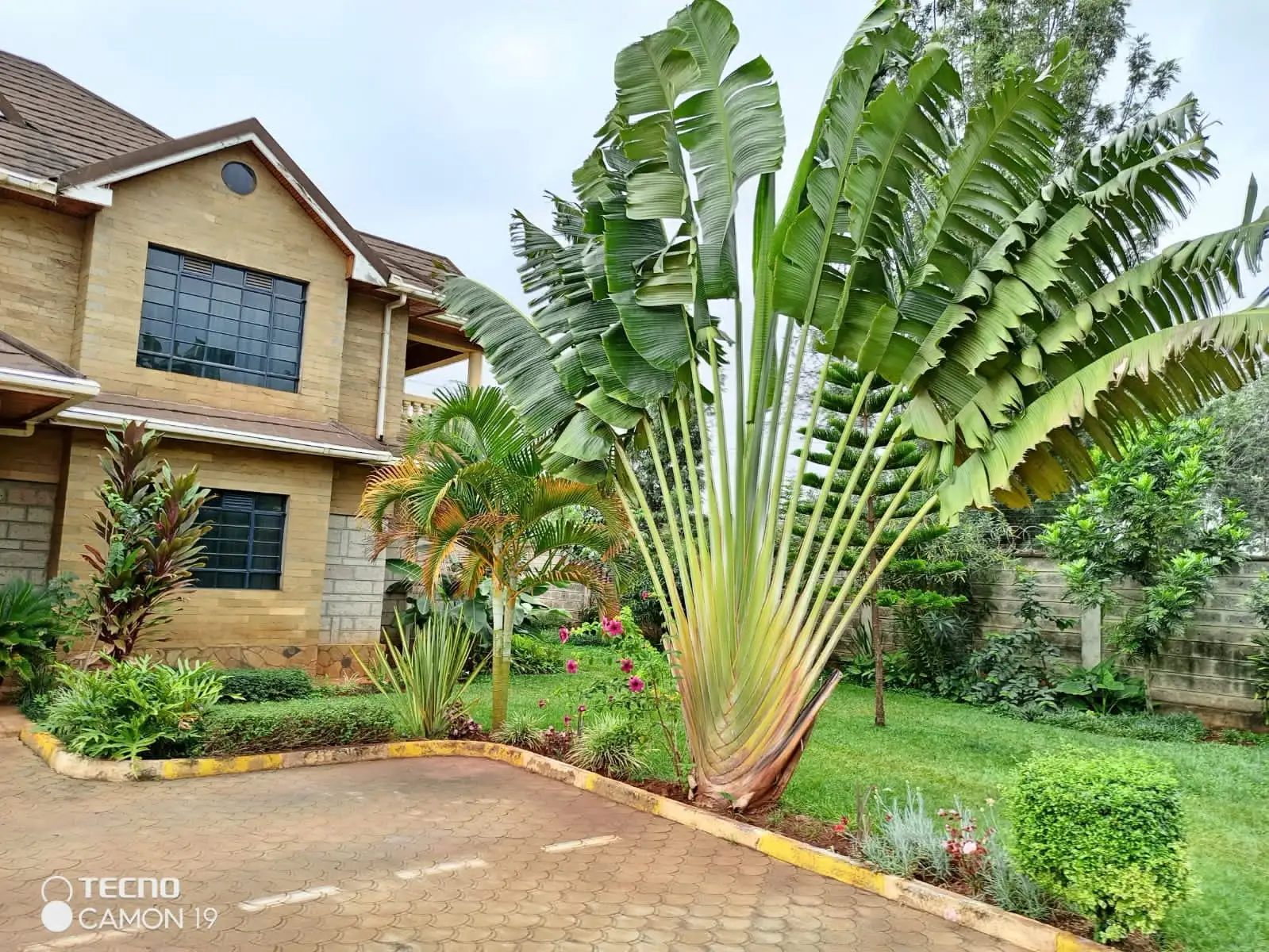 5 bedroom maisonette for sale in Garden Estate. Image