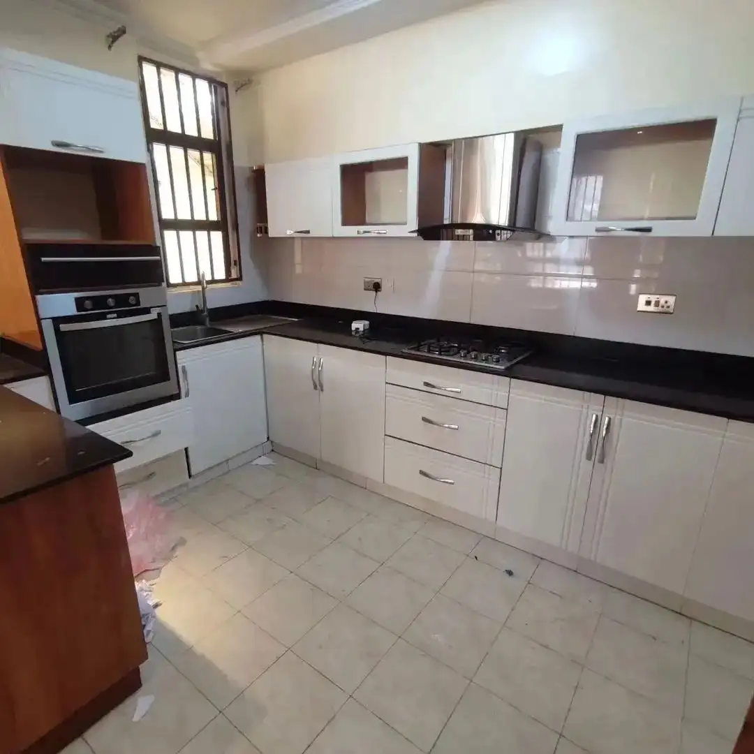 2 bedroom apartment to let in Lavington Image