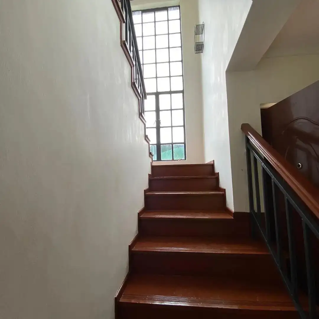 4 bedroom maisonette with Dsq to in Kiambu Road Image