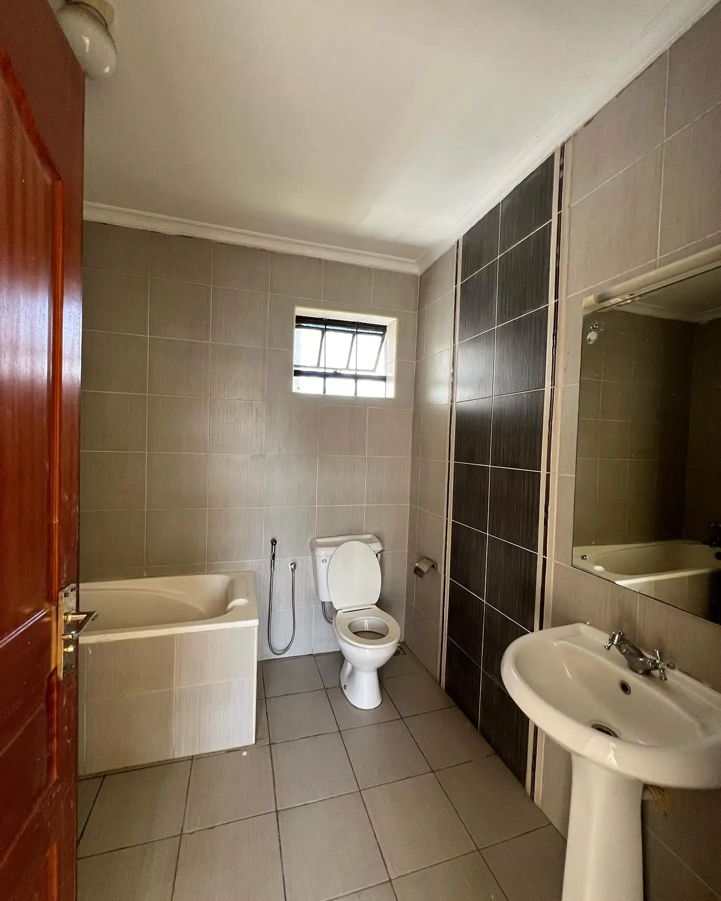 2 bedroom apartment to let in Kileleshwa Image